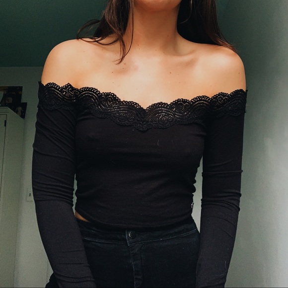 Kendall & Kylie Tops - ❌SOLD❌Kendall and Kylie Off the Shoulder Top
